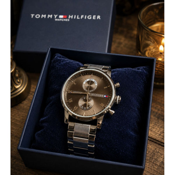 Tommy hilfigar silver black chronograph working 122