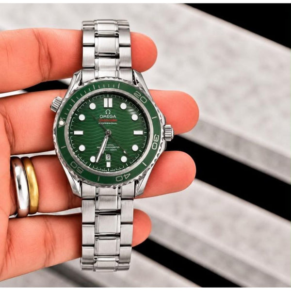 OMEGGA SEAMASTER CO AXIAL 300M SIL GREEN QUARTZ 809