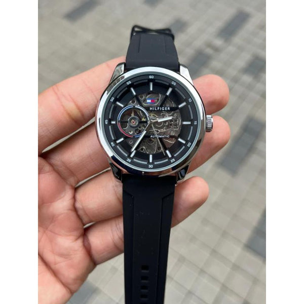 TOMMY HILFIGAR AUTOMATIC WATCH