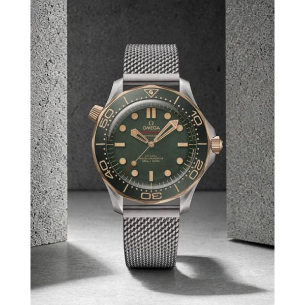 Omegg_a seamaster diver 300M automatic silver green