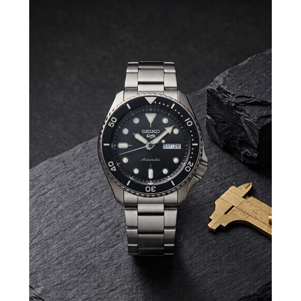 Seiko 5 Sports SRPK31K1 Silver black Dial