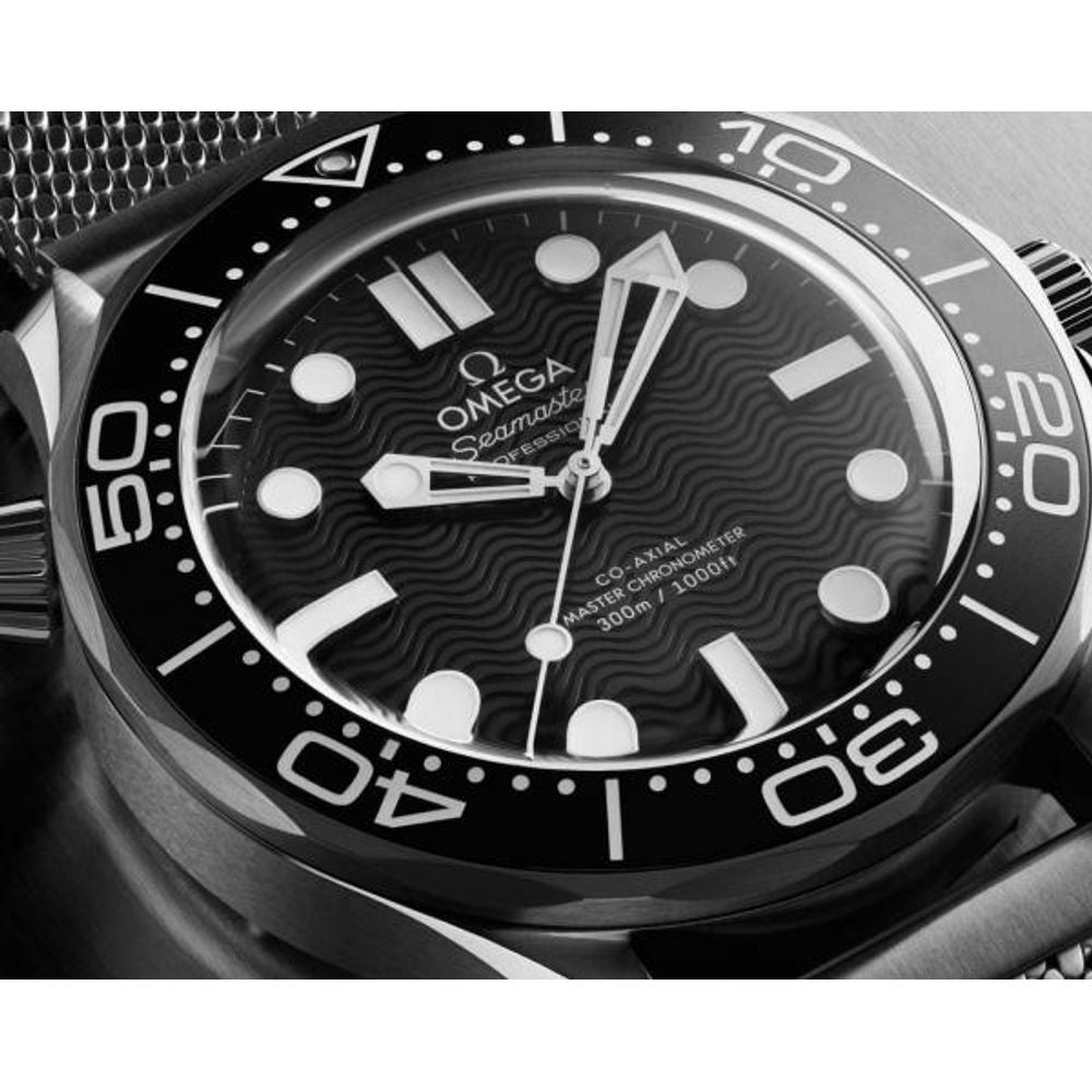 Omegg_a Seamaster Diver 300 Automatic silver Black white niddle