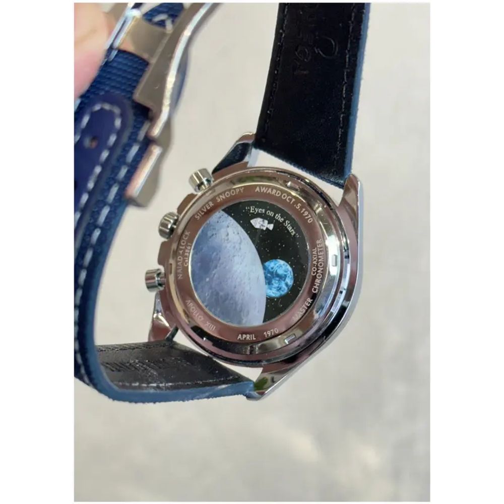 Omegg_a Speedmaster Silver Snoopy