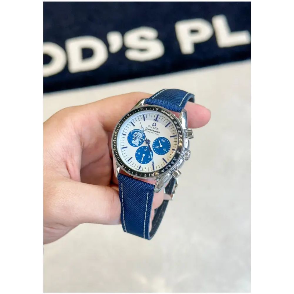 Omegg_a Speedmaster Silver Snoopy