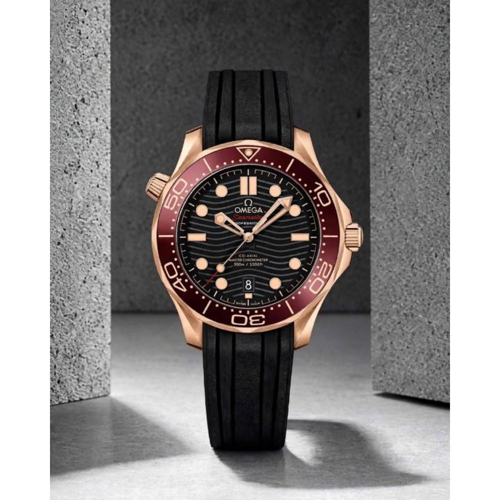 Omegg_a Seamaster Diver 300M Automatic Black-tipped -Black