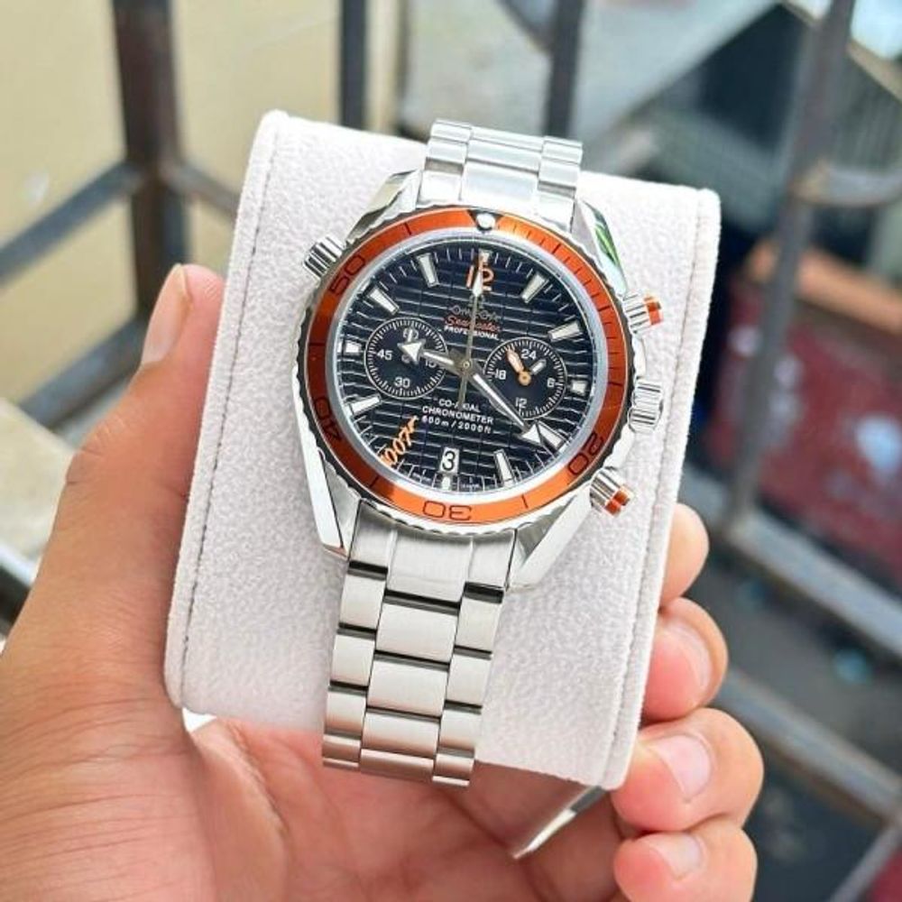 OMEGG_A Seamaster Planet Ocean 600M Co-Axial Chronograph 007 silver Black orange.