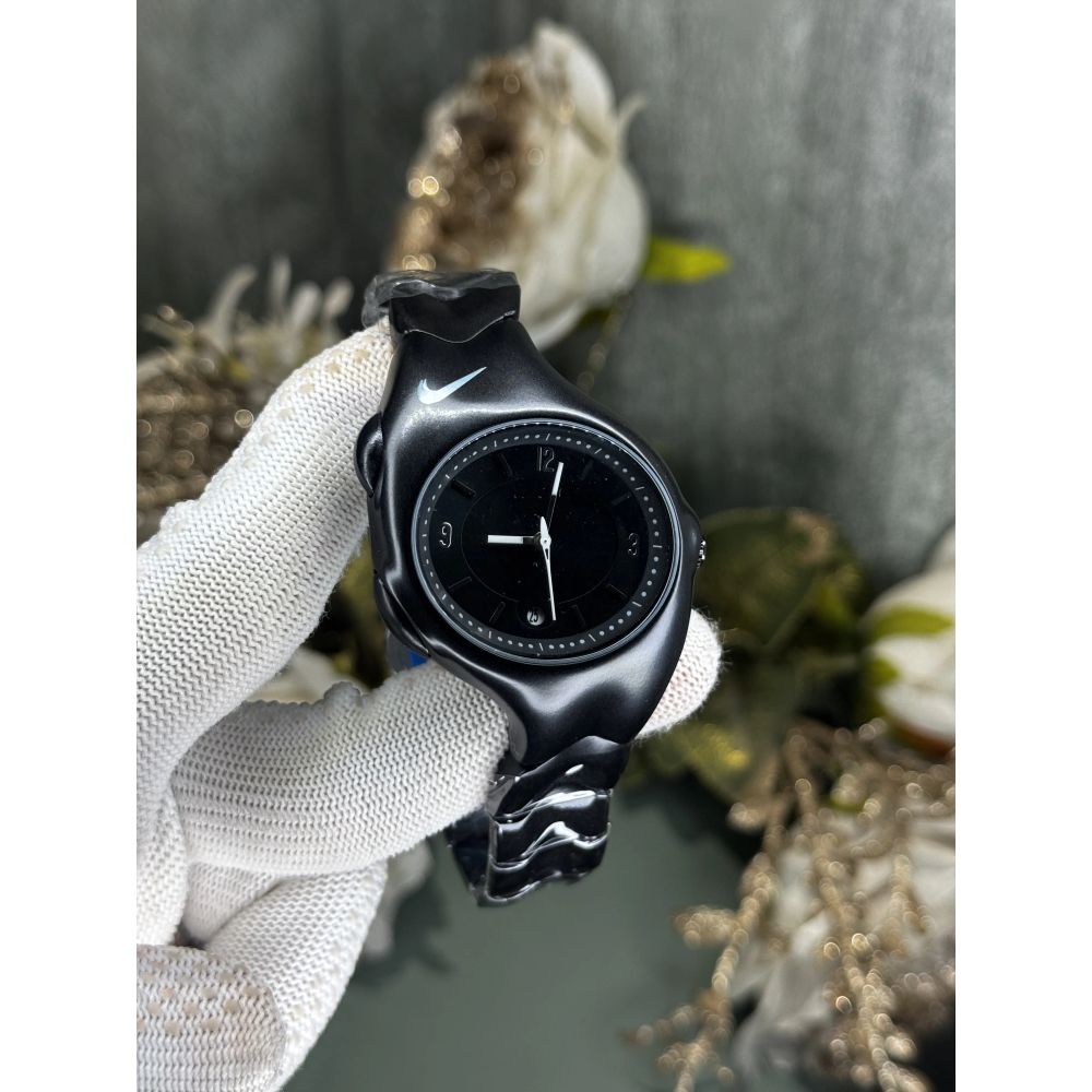 Nik e All Black Metal Premium Quartz Watch