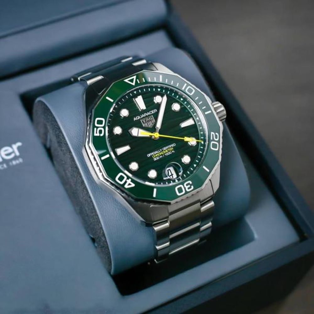 Tag_g Aquaracer Professional 200 Date Automatic Taitanum mate zik zake line silver green