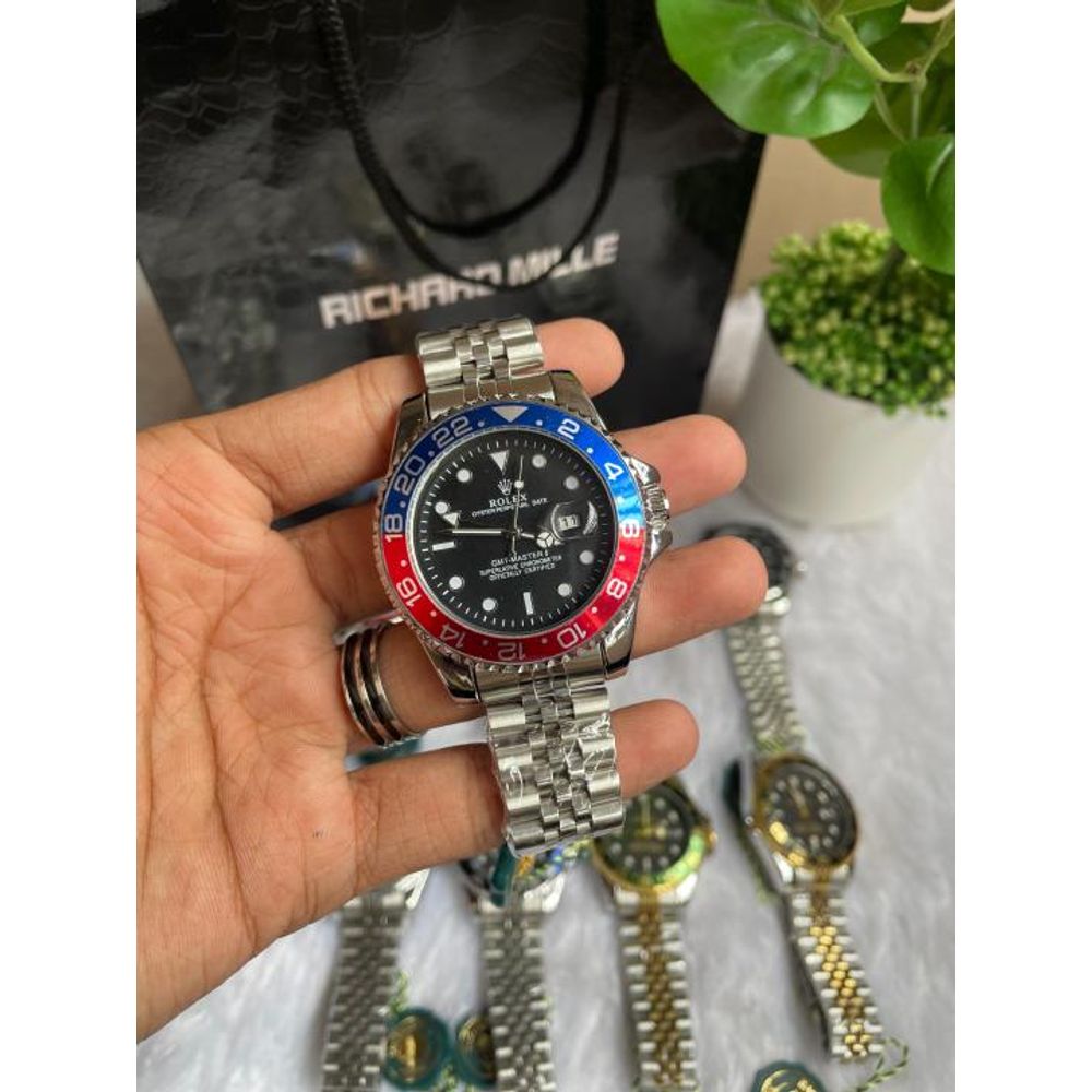 ROLLEX GMT MASTER 2 SILVER PEPSI BLACK DIAL AT462