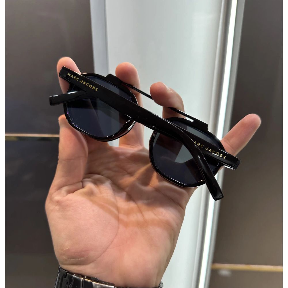 Marc Jacobs All Black Dual Premium shades 1005
