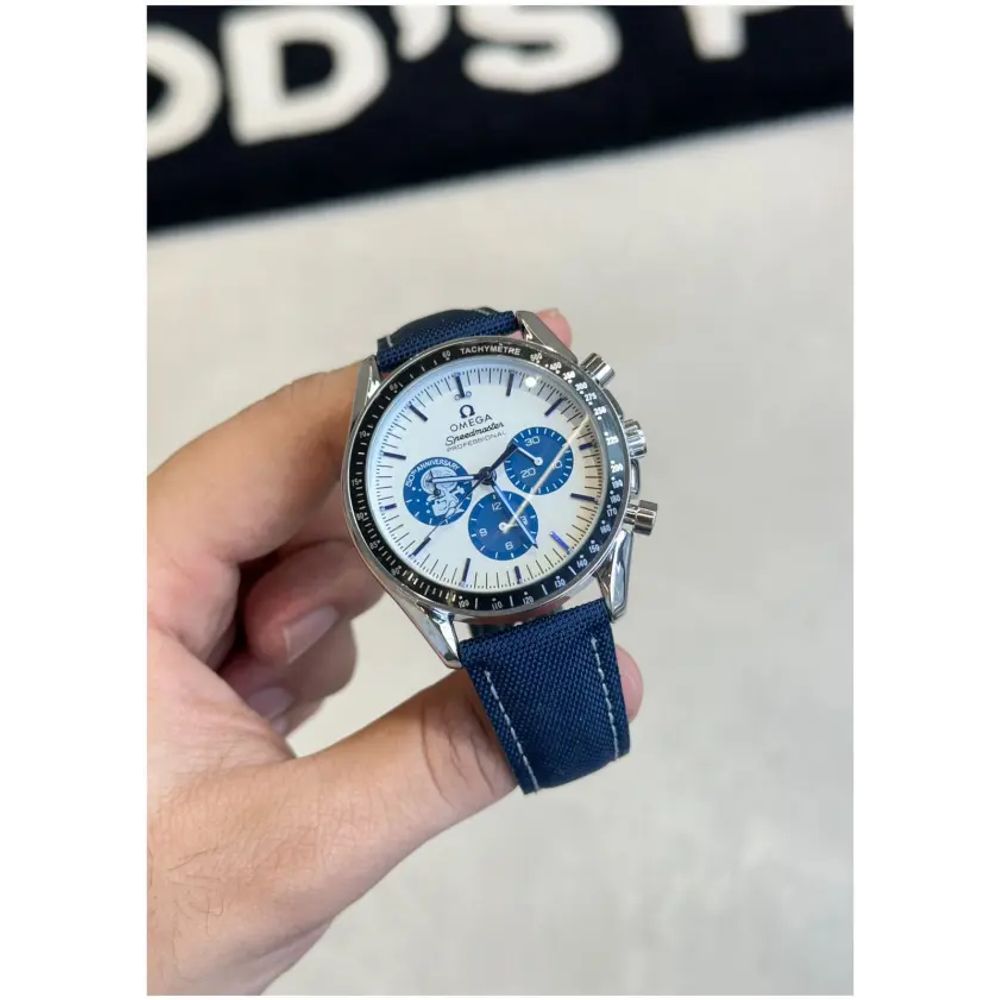 Omegg_a Speedmaster Silver Snoopy