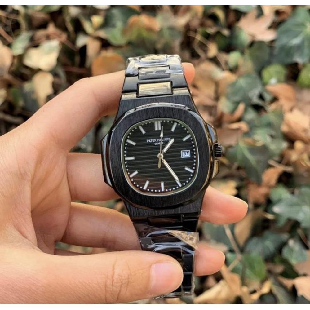 Patek Philipe Nautilus Quartz (Black)