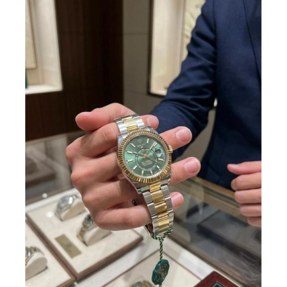 ROLE EX SKY DWELLER SWISS MOVEMENT WORKING LIKE AUTO 326