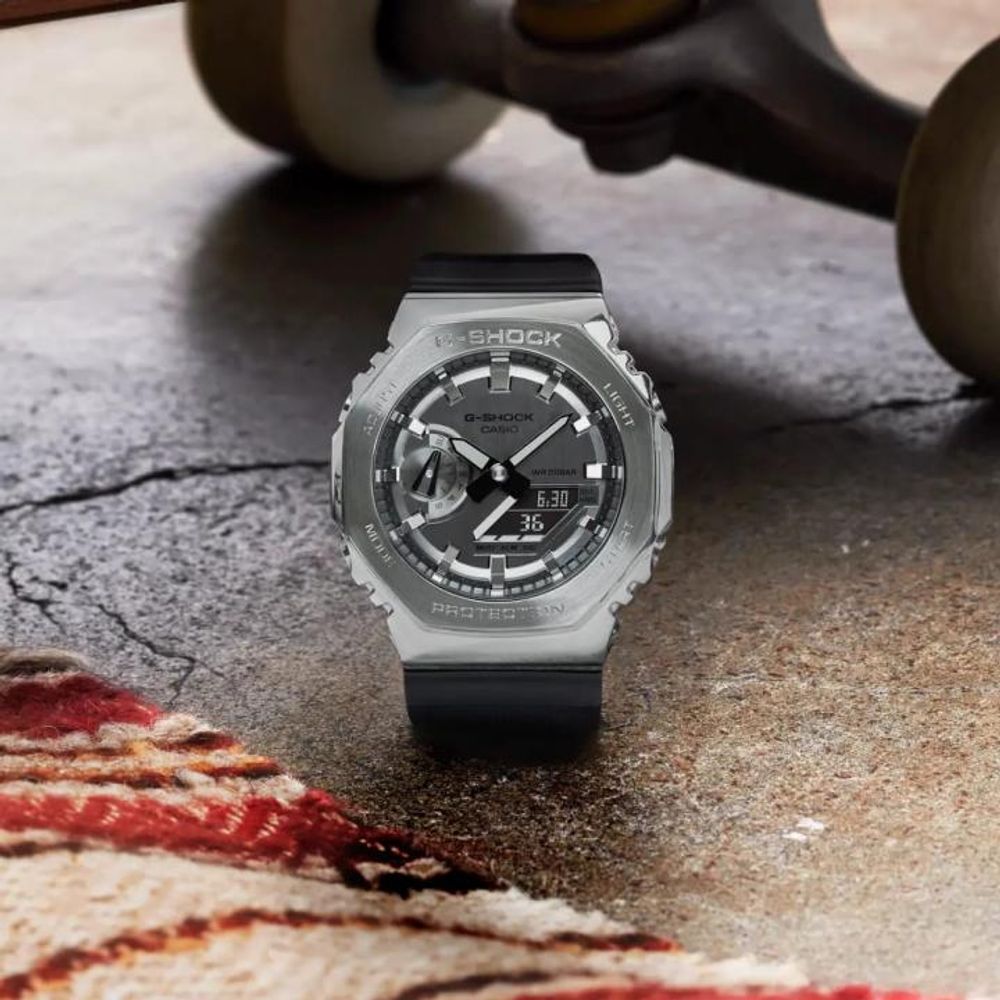Casio g shock gm2100 black silver Black