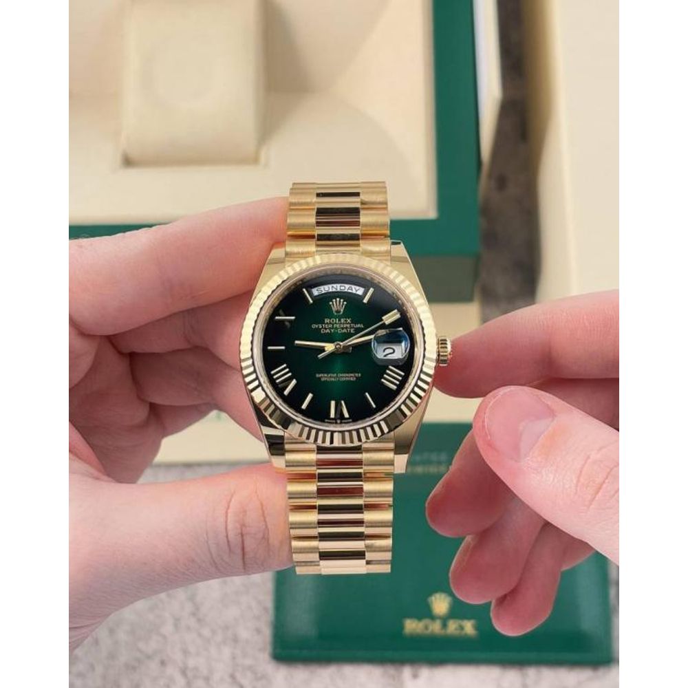 Rolee_x Oyster Perpetual Day Date 40 Battery Gold Green
