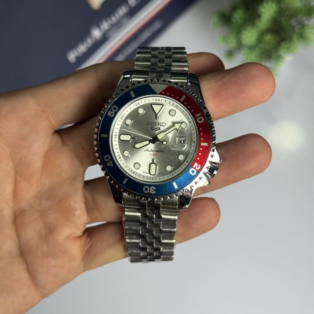 Seiko GMT Mens Quartz Watch
