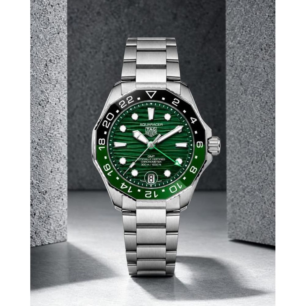Tag_g Aquaracer Professional 300m date automatic japan zik zake line green niddle