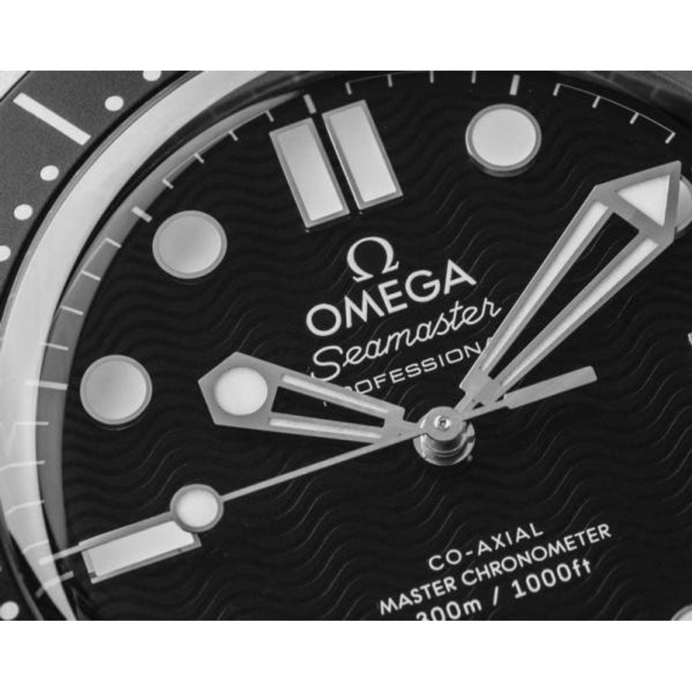Omegg_a Seamaster Diver 300 Automatic silver Black white niddle