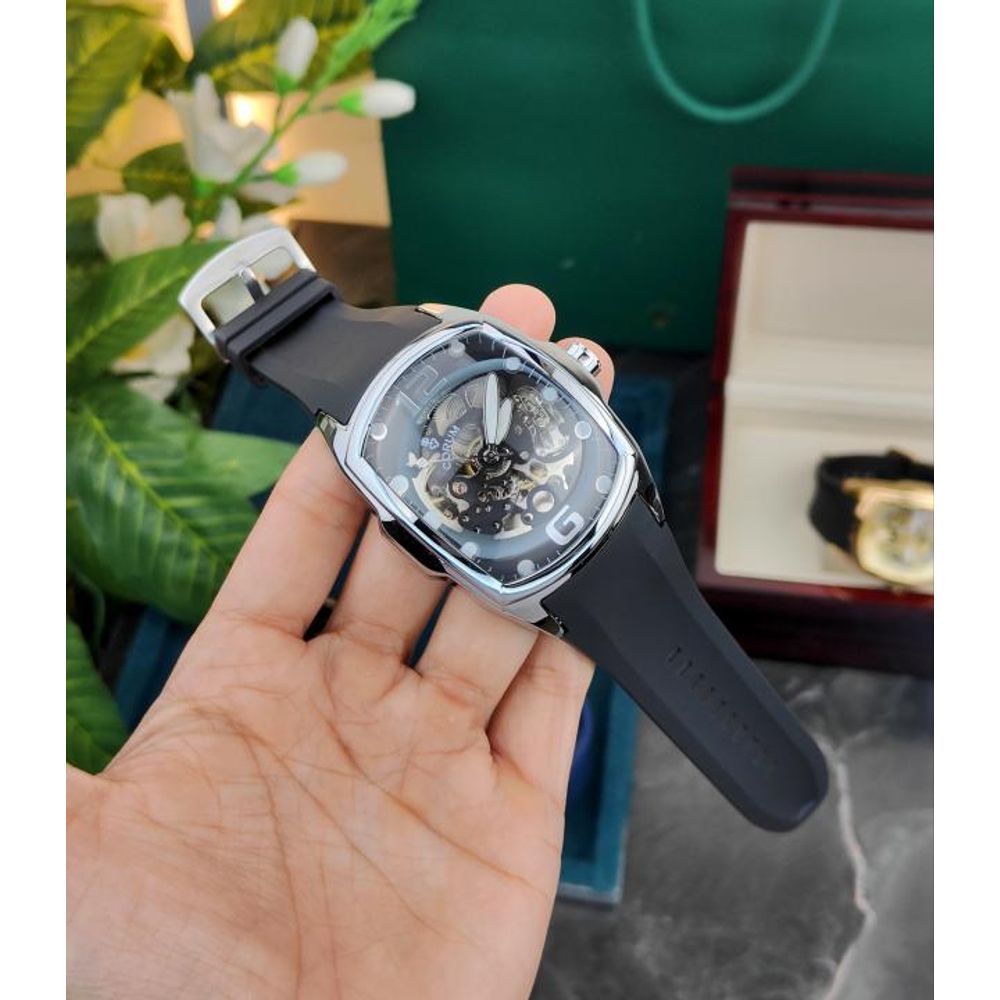 CORUM WATCH M-906