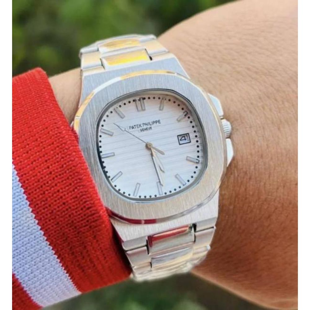 Patek Philipp Nautilus Quartz (Silver White)