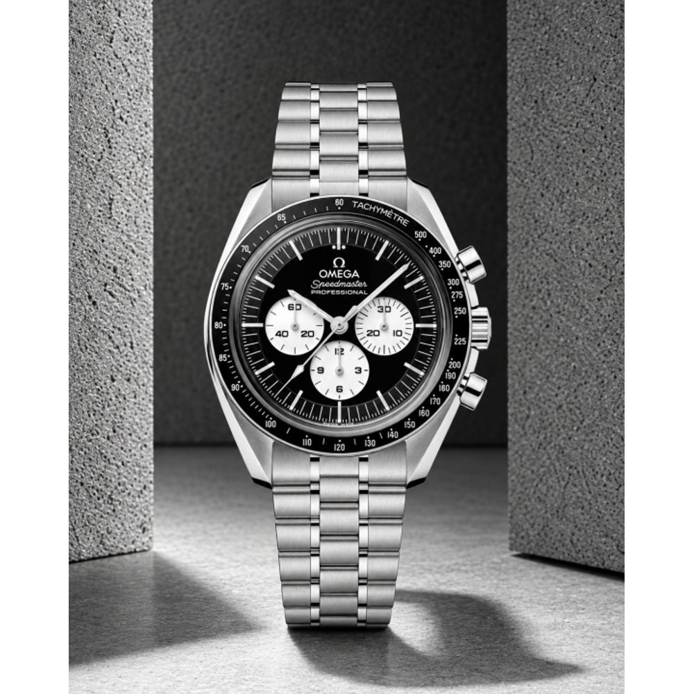 Omegha Speedmaster Moonwatch Professional silver Black white chronograph