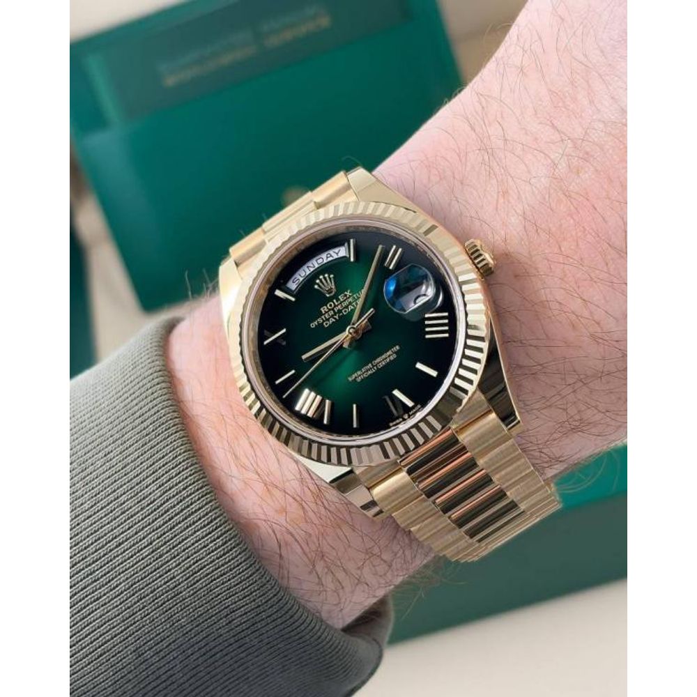 Rolee_x Oyster Perpetual Day Date 40 Battery Gold Green
