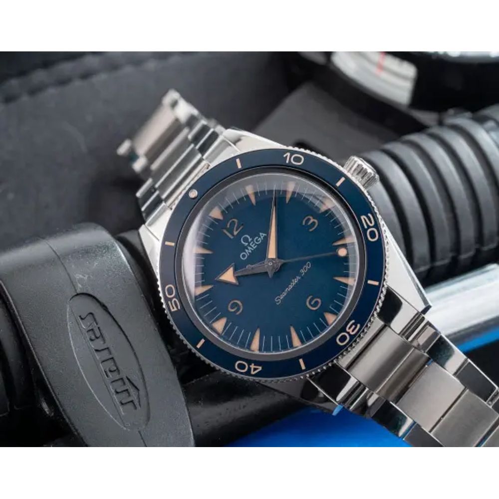 Omeg_ga Seamaster 300 Co-Axial Master Chronometer silver blue