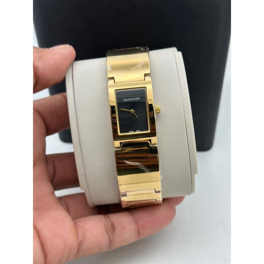 Calvin Klei n Rectangular Women s Gold Black