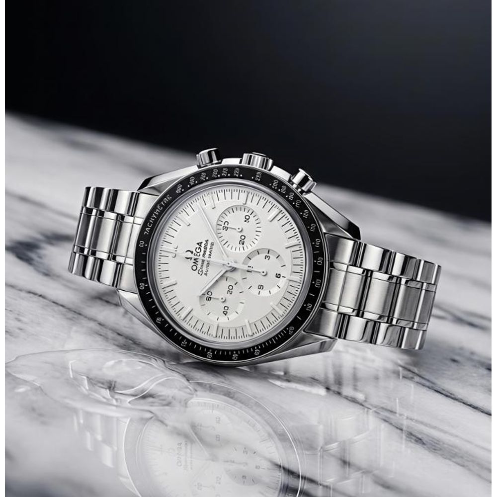 Omegg_a Speedmaster Moonwatch Professional