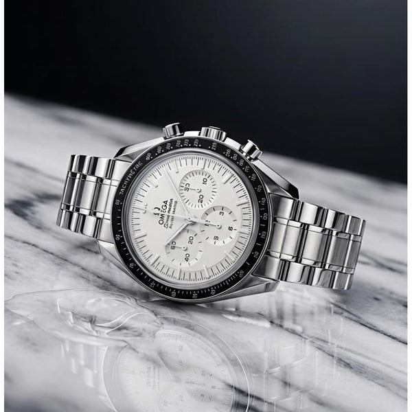 Omegg_a Speedmaster Moonwatch Professional