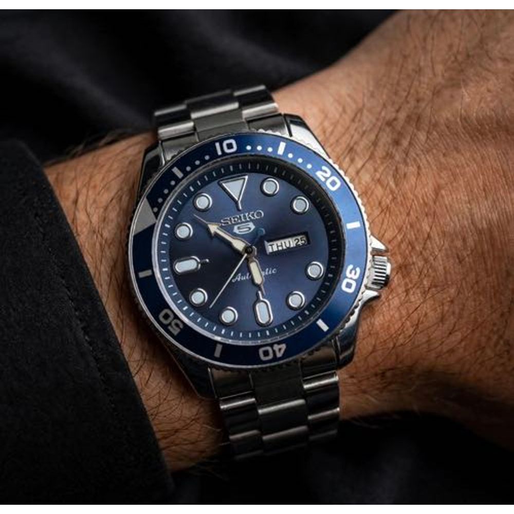 Seiko 5 sports back open