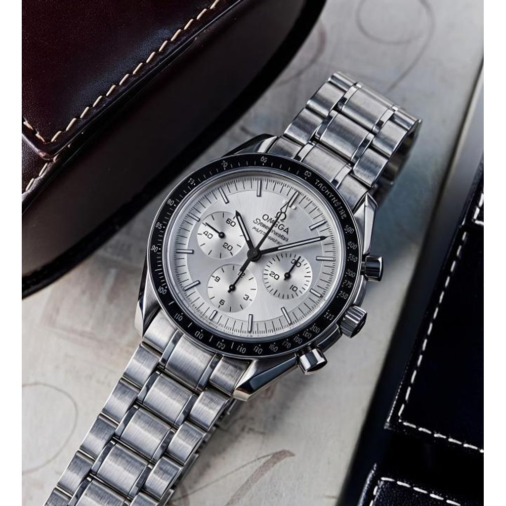 Omegg_a Speedmaster Moonwatch Professional