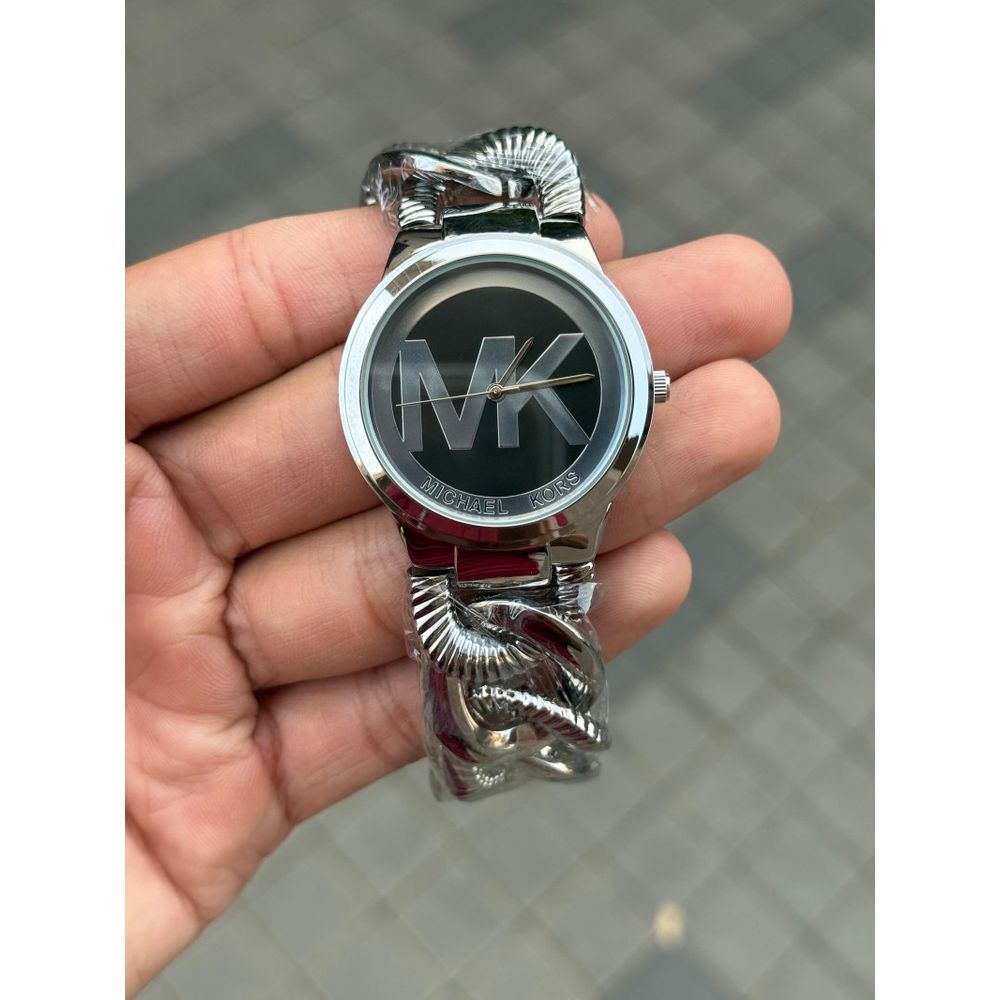 Michael Kor s Women s Silver Black