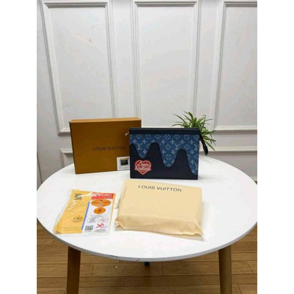 Louiis vuitton lv PREMIUM LEATHER Toiletry Messenger Pouch WITH OGBOX CARDS DUSTBAG TAGS ETC