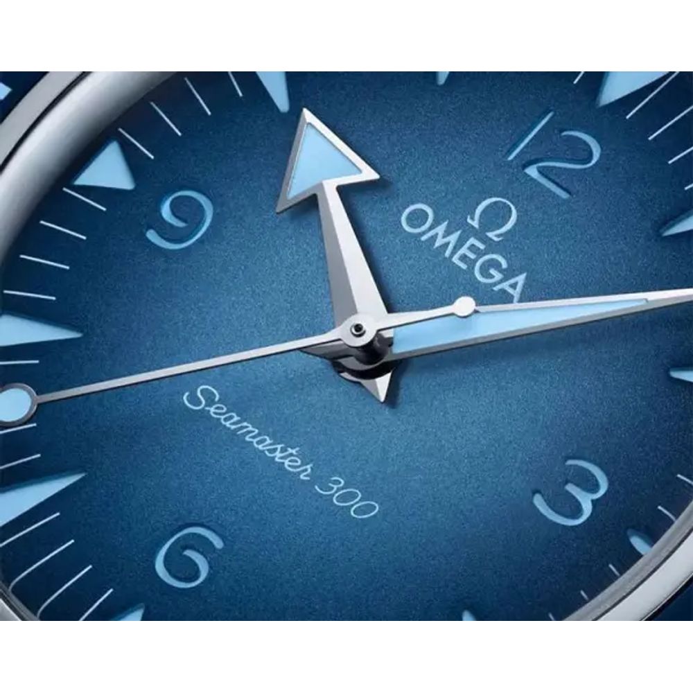 Omeg_ga Seamaster 300 Co-Axial Master Chronometer silver sky blue