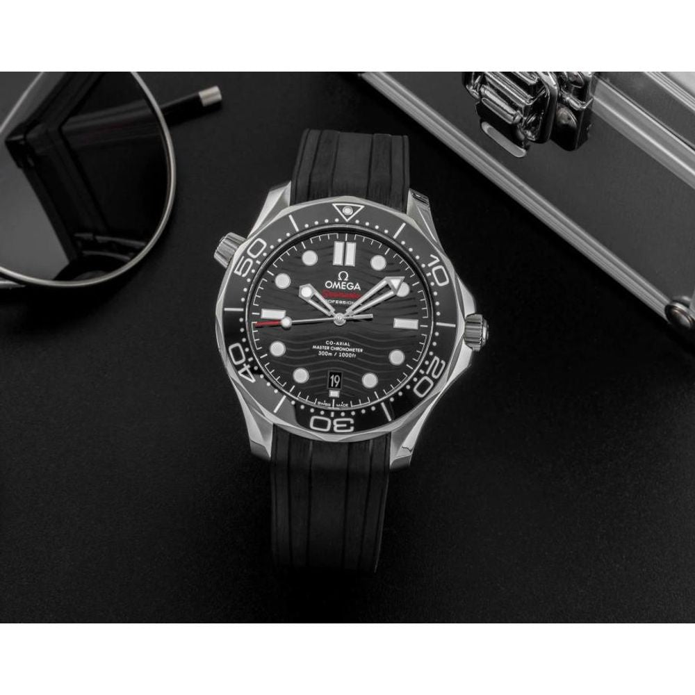 Omegg_a Seamaster Diver 300M Automatic Black-Silver-Black