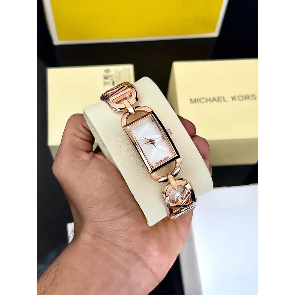 MICHEAL KORS WATCH M-580