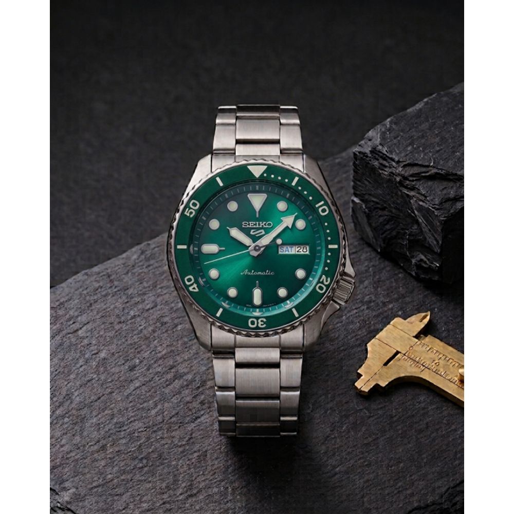 Seiko 5 Sports SRPK31K1 Silver emerald green Dial