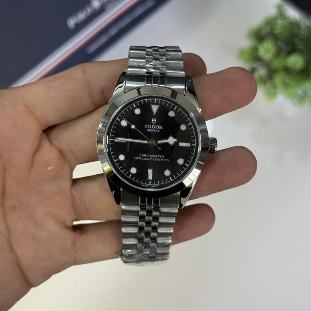 Tudor Black bay Mens Quartz Analog watch