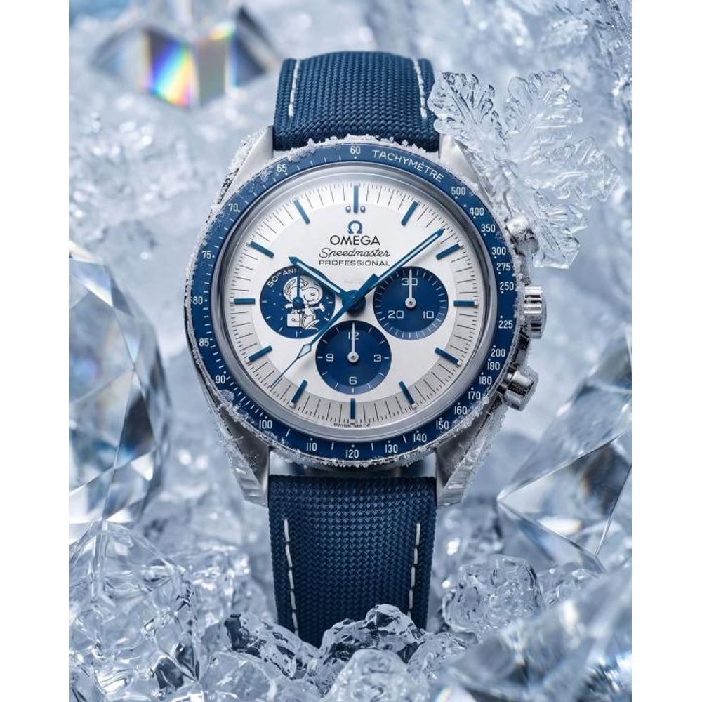 Omegg_a Speedmaster Silver Snoopy