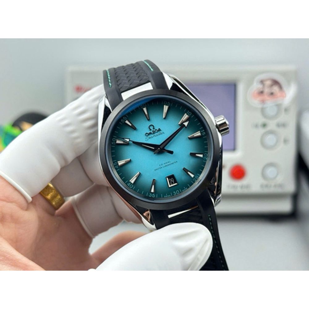 Omegha seamaster aqua terra back open