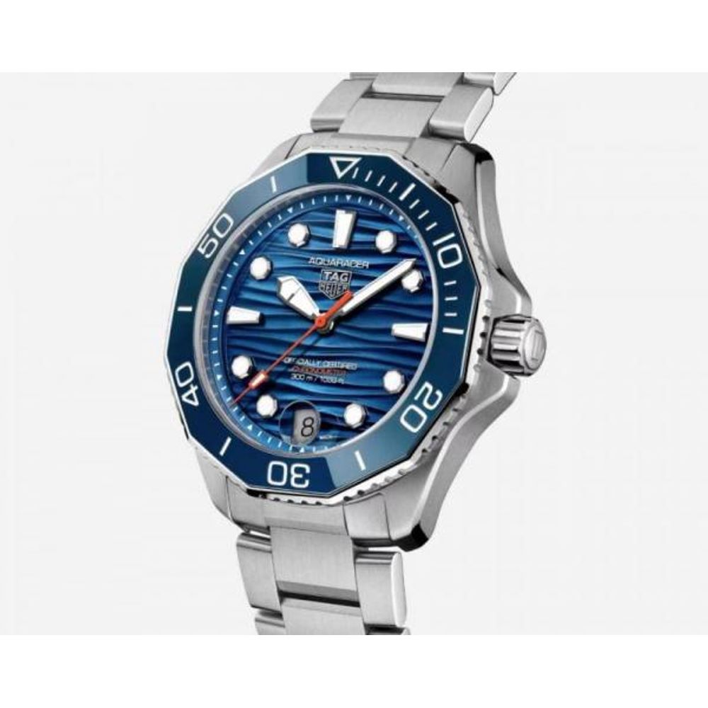 Tag_g Heuee_r Aquaracer Professional 300m date automatic japan zik zake line silver blue