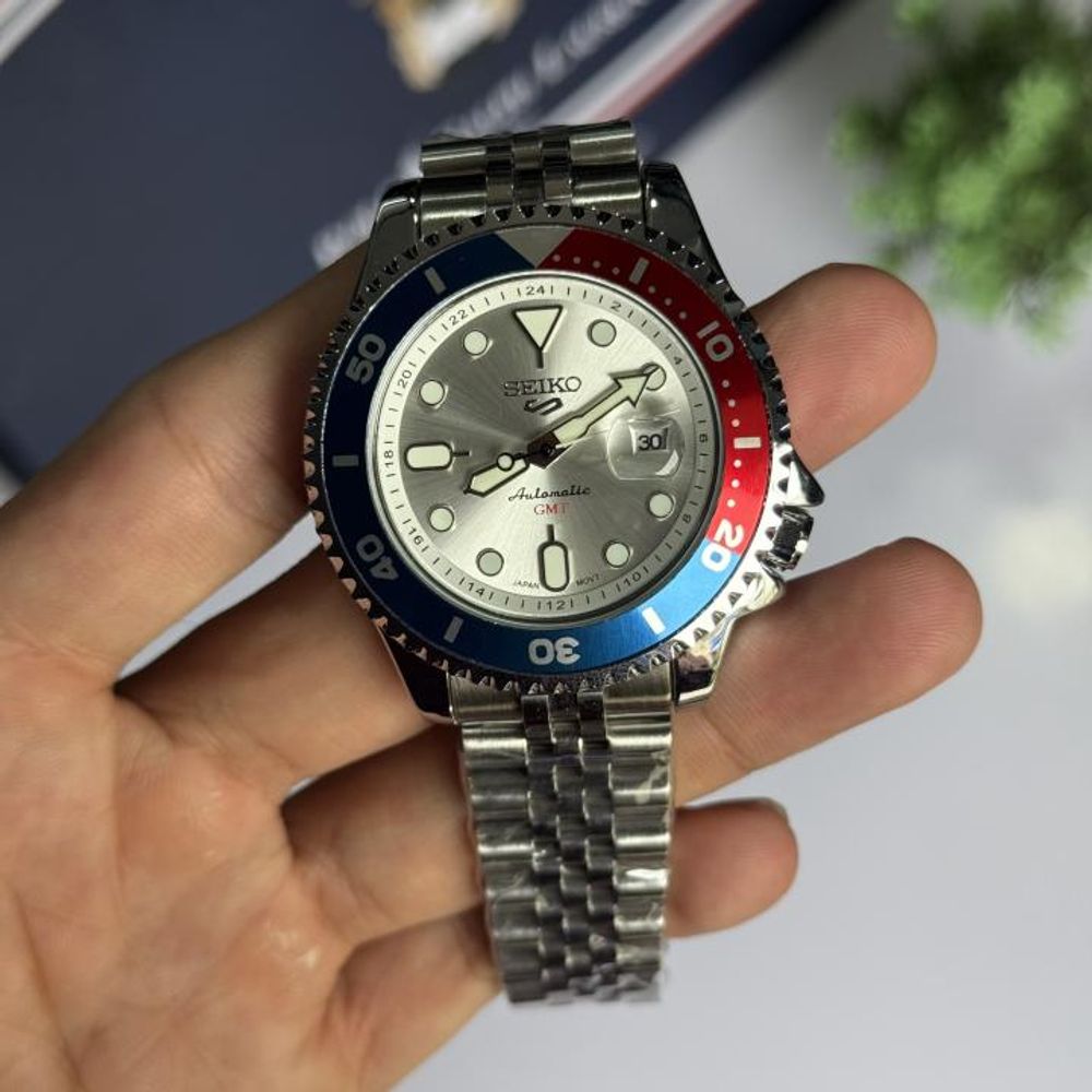 Seiko GMT Mens Quartz Watch