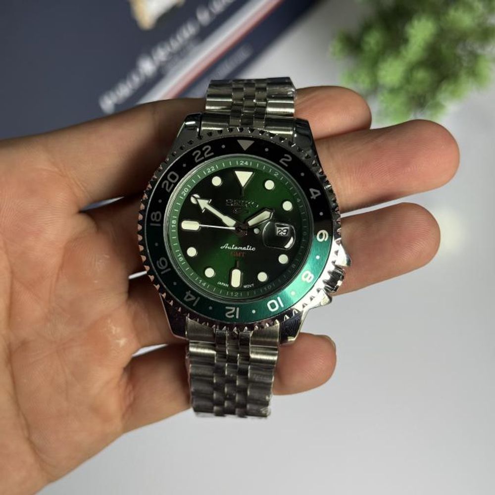 Seiko GMT Mens Quartz watch