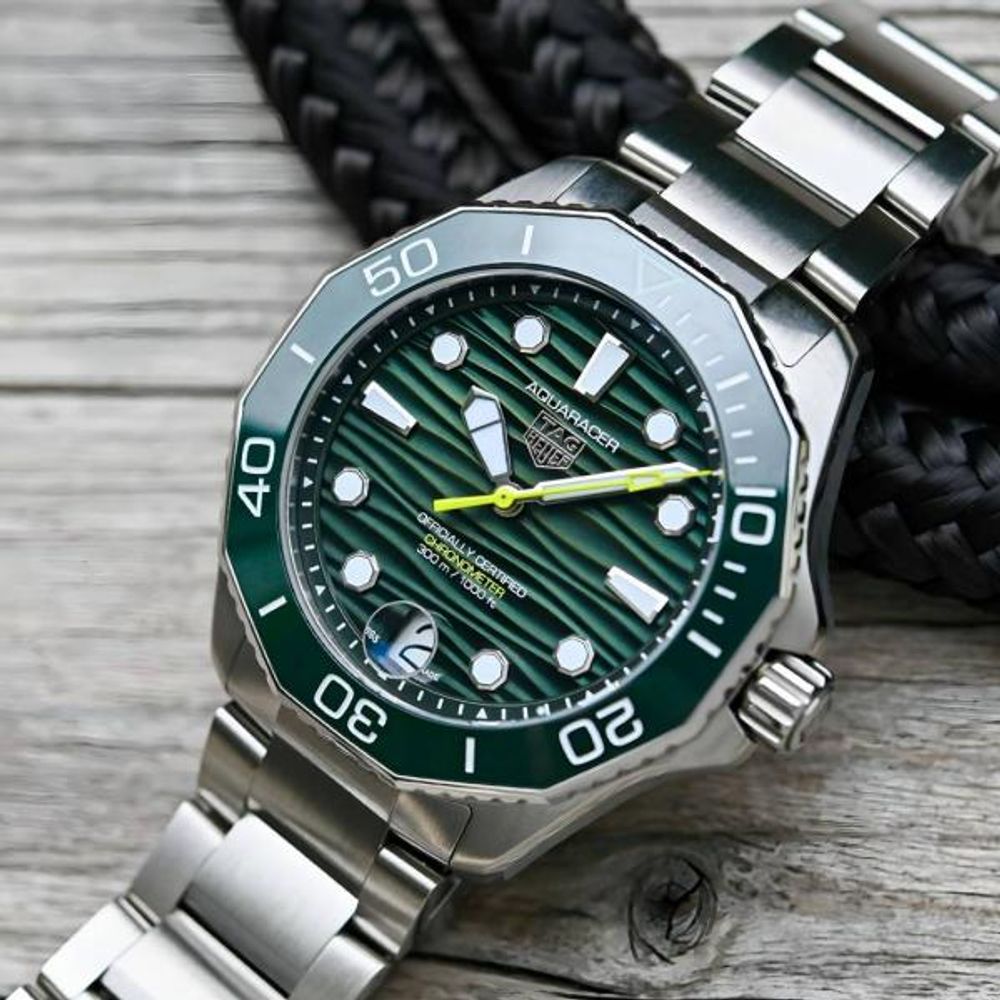 Tag_g Aquaracer Professional 200 Date Automatic Taitanum mate zik zake line silver green
