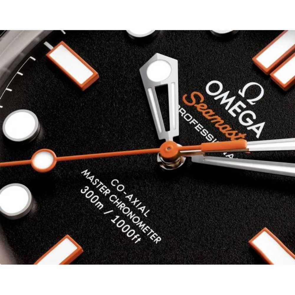 Omegg_a Seamaster Diver 300 Automatic silver Black orange niddle