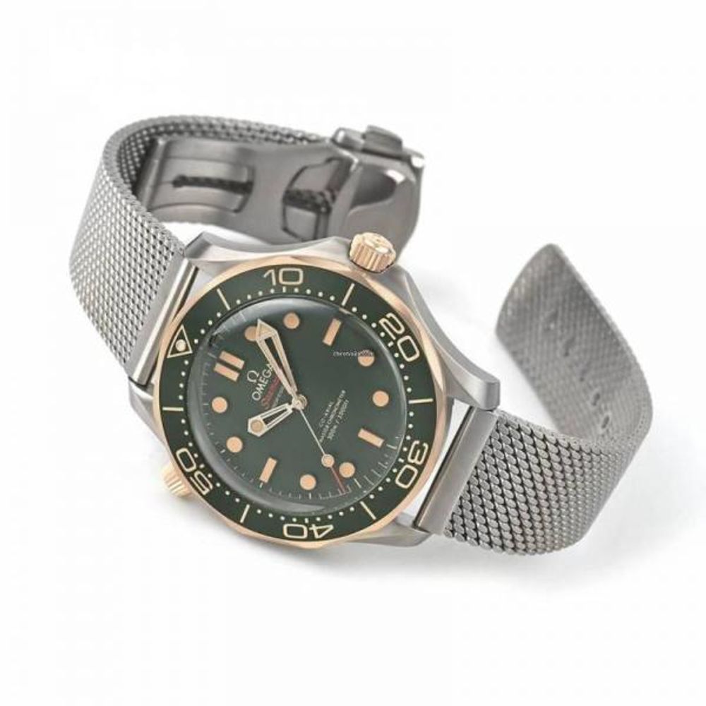 Omegg_a seamaster diver 300M automatic silver green