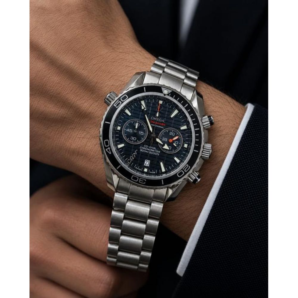 OMEGG_A Seamaster Planet Ocean 600M Co-Axial Chronograph 007 silver Black .