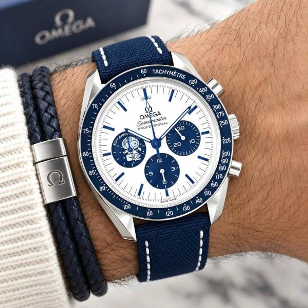 Omegg_a speedmaster Snoopy 50Th Anniversary