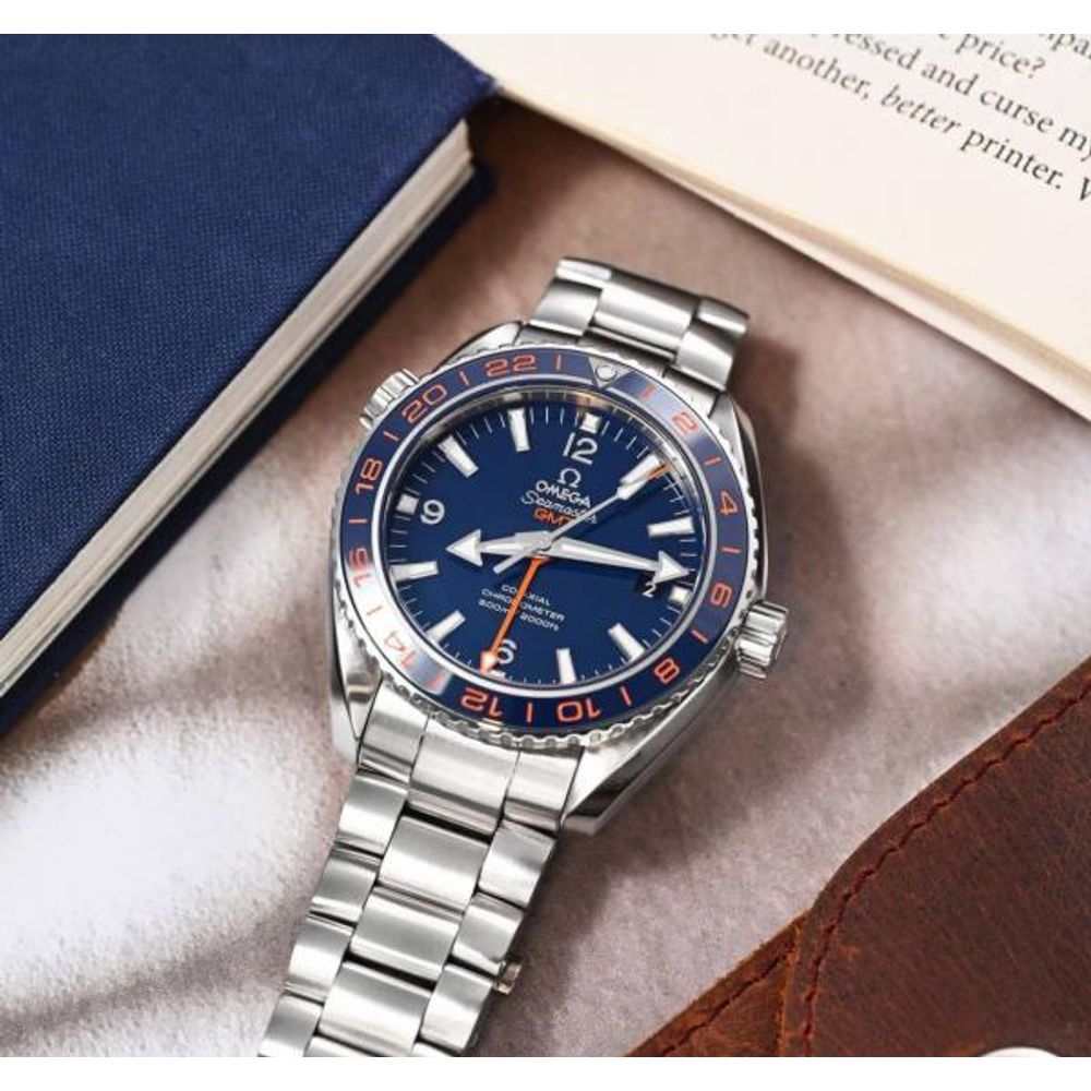 Omegg_a Seamaster Planet Ocean 600M silver blue and red